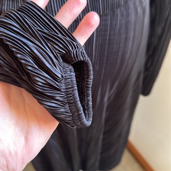 NWT - Boohoo- Women's Black Plisse Plunge Bodycon Midi Dress - Size 16 - Picture 9 of 14